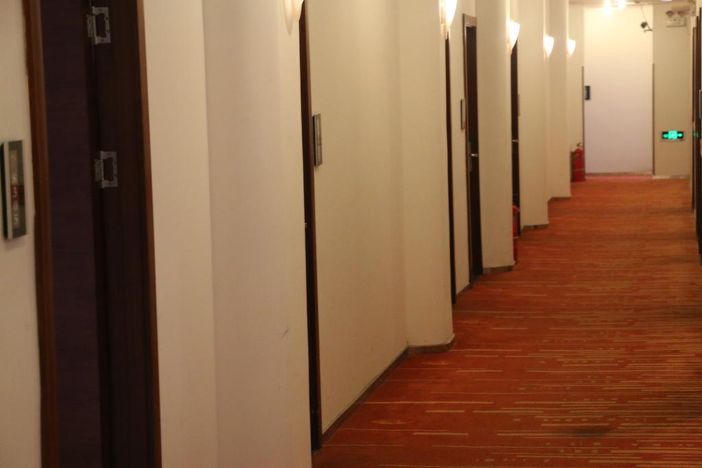 Shanghai Yiting 6+E Hotel - Lujiazui Экстерьер фото